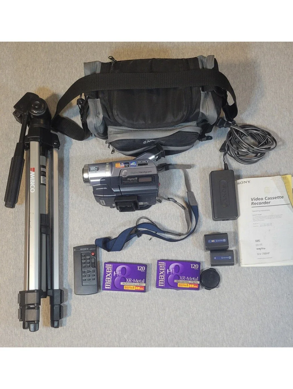 Sony DCR-TRV140 Handycam Digital8/Hi8 60x NightShot w/ Bag Remote Tapes